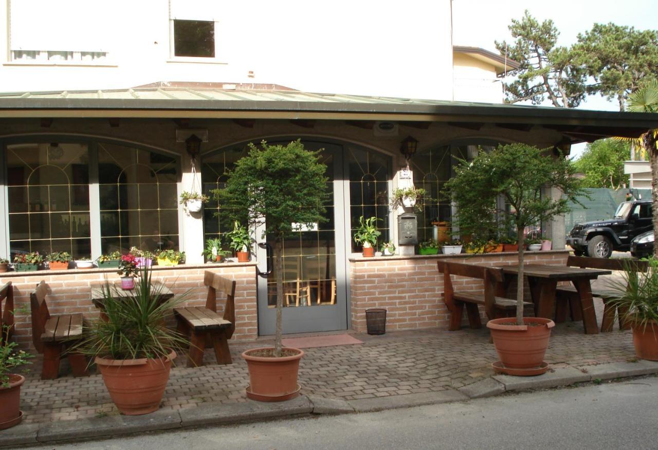 利尼亚诺萨比亚多罗 La Quercia酒店 外观 照片