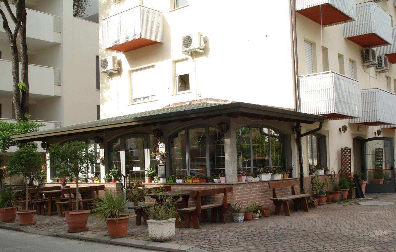 利尼亚诺萨比亚多罗 La Quercia酒店 外观 照片